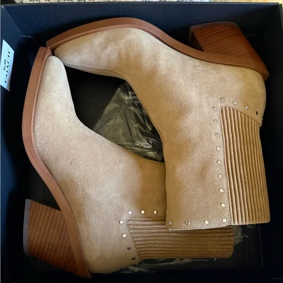 Prestyn Bootie with Rivets - Picture 2 of 7